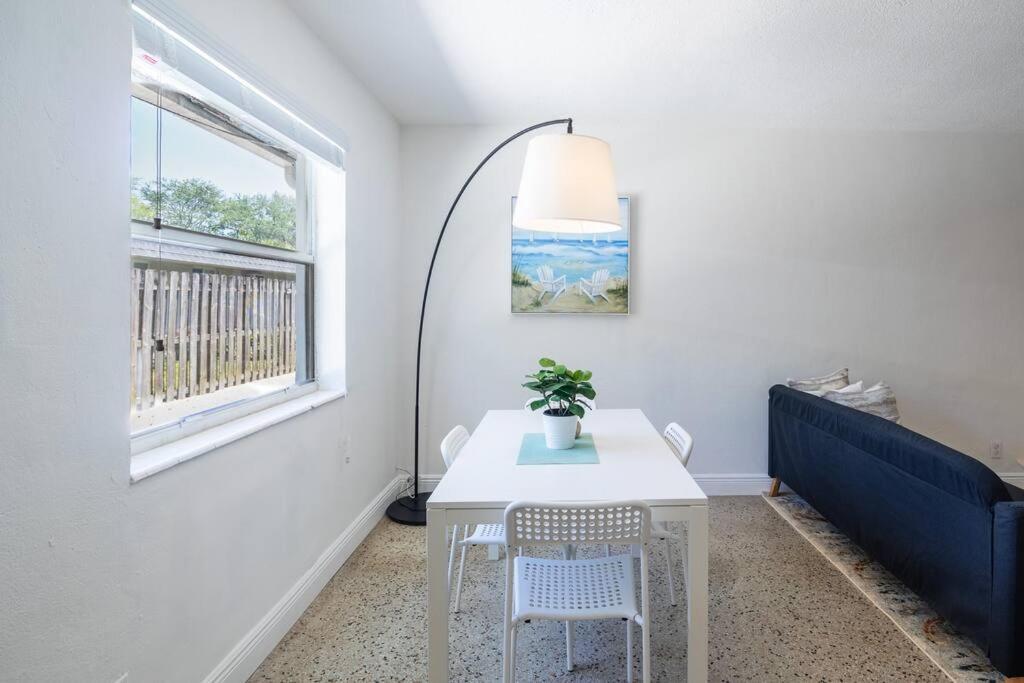 Charming 2 Bed 1 Bath Gem 10 Min To Beach! Apartamento