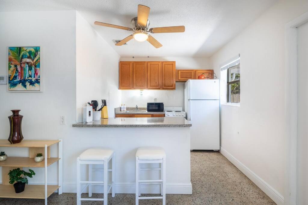 Charming 2 Bed 1 Bath Gem 10 Min To Beach! Apartamento *