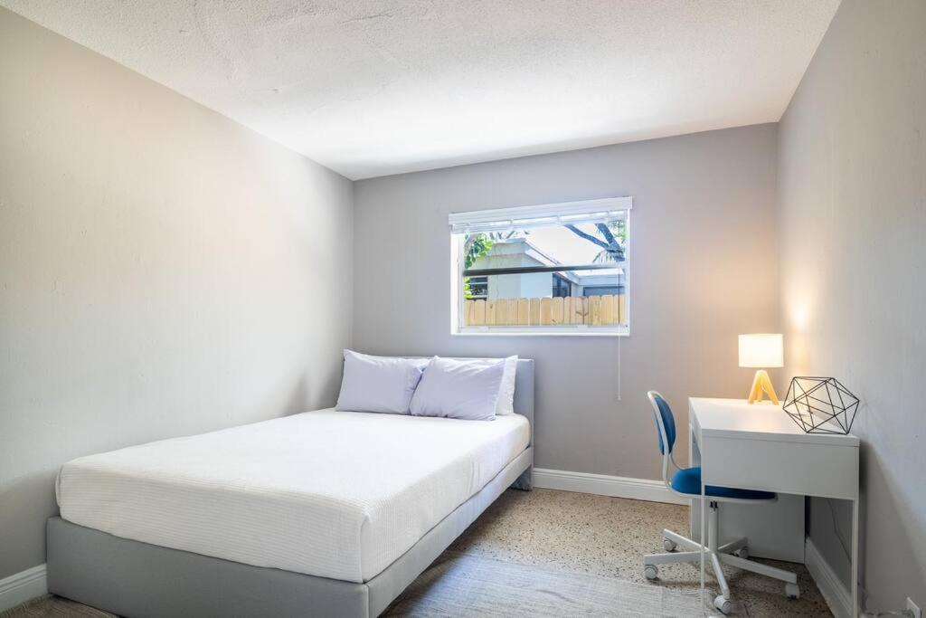 Charming 2 Bed 1 Bath Gem 10 Min To Beach! Fort Lauderdale