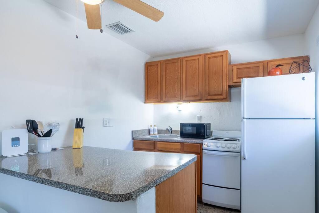 Charming 2 Bed 1 Bath Gem 10 Min To Beach! Apartamento